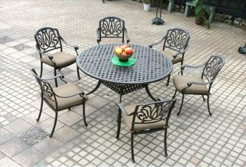 Amazon Com 7 Piece Patio Dining Set 1 Round 60 Table And 6 Elisabeth Dining Chairs Desert Bronze Garden Outdoor