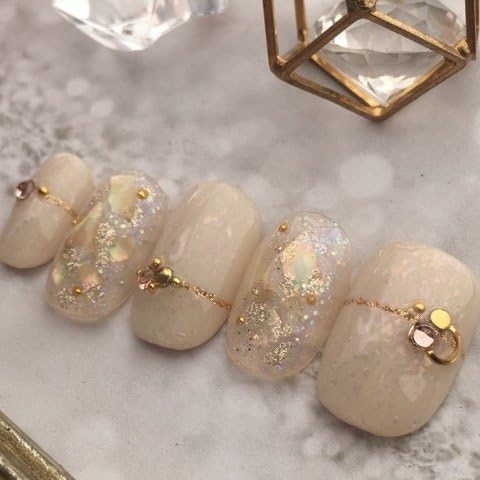 Amazon ネイルチップ 5サイズから選べます 1321シェルクラッシュアイボリーゴールドライン大人ネイル すみれいろネイル ネイルチップ 通販