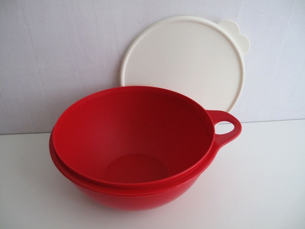 TUPPERWARE That´s a Bowl 2,75 L red white