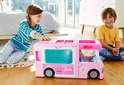 Barbie 3-in-1 Super Abenteuer-Camper mit Zubehör, Pool, umbaubarem Truck, Barbie-Boots, 60 Barbie-Camping-Zubehörteilen, ohne Barbie-Puppe, als Geschenk für Kinder ab 3 Jahren geeignet, GHL93 – Bild 3