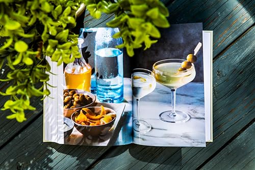The New York Times Essential Book of Cocktails (Second Edition): Over 400 Classic Drink Recipes With Great Writing from The New York Times