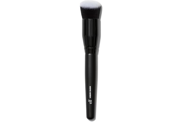 e.l.f. Camo Liquid Blush Brush, Angled Blush Brush Ideal For Applying & Blending Colours On Cheeks, Soft, Dense Bristles, Veg