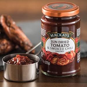 Mackays – Gedroogde Tomaat En Gerookte Chili Chutney – Om een ​​exotisch tintje aan uw gerechten te geven – 225 Gr