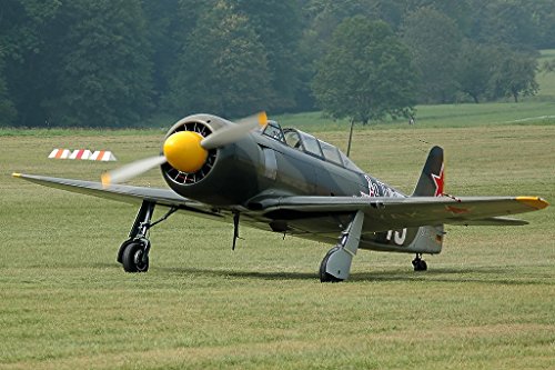 Yakovlev Yak-11 Soviet training aircraft - movie actor 1/72 MICRO-MIR 72-007