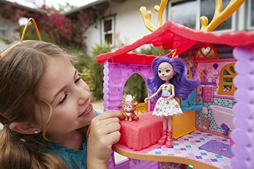 Casa de Veados 2.0 com Boneca Danessa Deer com Casa de Brinquedos, Animais de Estimação e Acessórios, Presente para raparigas e rapazes +4 anos (Mattel HFC41)