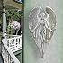 Sculpture Murale Ange Design Toscano - Cocarde Pensées D'ange En Résine Pierre - 30,5 Cm
