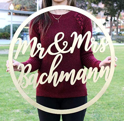 Personalized Wood Circle Name Sign – Custom Last Name Wall Decor, “Mr & Mrs” Script for Weddings, Anniversary Gifts, Couple’s Home Decor, Rustic Wooden Wall Art, Handmade Keepsake