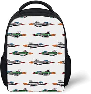 Amigos lindos sentados alrededor de la hoguera en el patio trasero