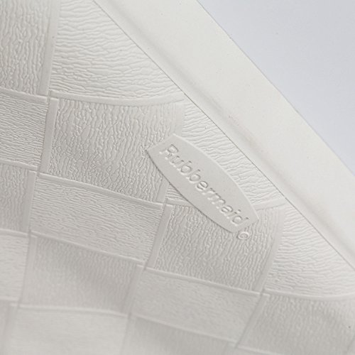 Rubbermaid Commercial Products SaftiGrip Bath and Shower Mat, 14Inch