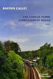 Une  longue forme complètement rouge
