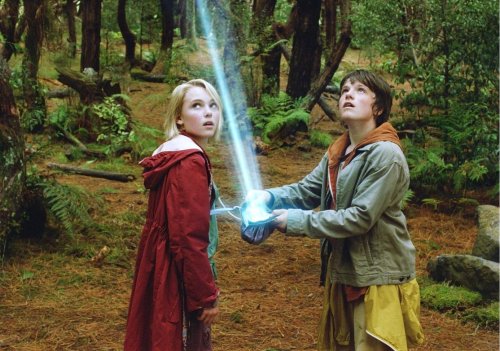 Die Brucke Nach Terabithia Amazon De Josh Hutcherson Annasophia Robb Robert Patrick Zooey Deschanel Bailee Madison Kate Butler Latham Gaines Judy Mcintosh Lauren Clinton Devon Wood Emma Fenton Elliot Lawless Cameron Wakefield Aaron