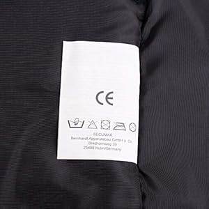 AWN Black Edition 50 N Regattaweste Sicherheitsweste Schwimmhilfe Feststoffweste Kajak Sup Windsurfen Kite 30-40 kg 6 Schnorchelmasken Diese Schwimm-Weste bietet exzellenten Tragekomfort und eine gute Bewegungsfreiheit. Vorderer Reißverschluss mit zusätzlicher Bandsicherung, verstellbarer Leibgurt mit Kunststoffverschluss. Ideal als Schwimmhilfe für unruhige Gewässer oder unsichere Schwimmer.
Das leichte Material der Weste eignet sich perfekt für das Regattasegeln / –rennen und I-SUP. Ein Idealer Begleiter für Klein und Groß, Freizeit- und Profisegler, Anfänger und Fortgeschrittene.
Egal ob für passionierter Motorbootfahrer oder zum Seglen, Kite- und Windsurfen, Kanu- / Kajak-fahren, SUB- oder Wakeboardfahren - die AWN „black edition“ Regattaweste macht jede Wassersport – Aktivität zu einem leichten, lässigen und vor allem sicheren Erlebnis.