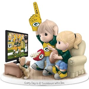 Figurine: Precious Moments Every Day Is A Touchdown With You Packers Figurine by The Hamilton Collection 51DzKiA1NYL
