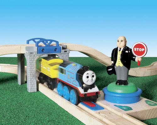 Battery-Powered Sir Topham Hatt Figure 8 Set Compatible with Thomas & Frien