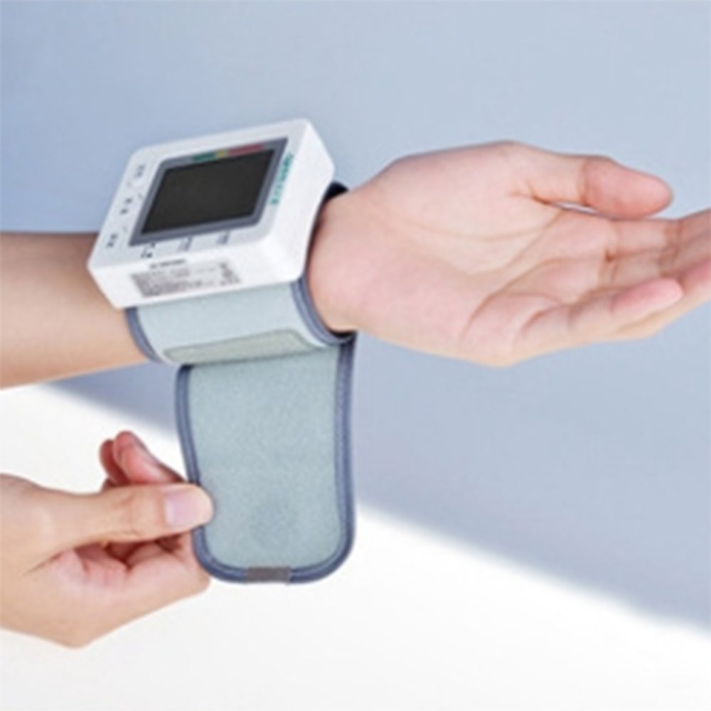 Amazon.com: Monitor de presión arterial de muñeca ...