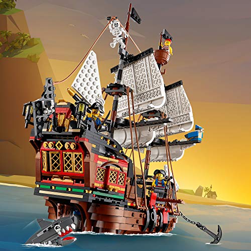 LEGO Creator 3-in-1 Piratenschiff Set, Spielzeug mit 3 Baumöglichkeiten, Baue in Piraten-Taverne oder Pirateninsel mit Totenkopf um, inklusive 3 Minifiguren für Rollenspiel-Abenteuer 31109 – Bild 6