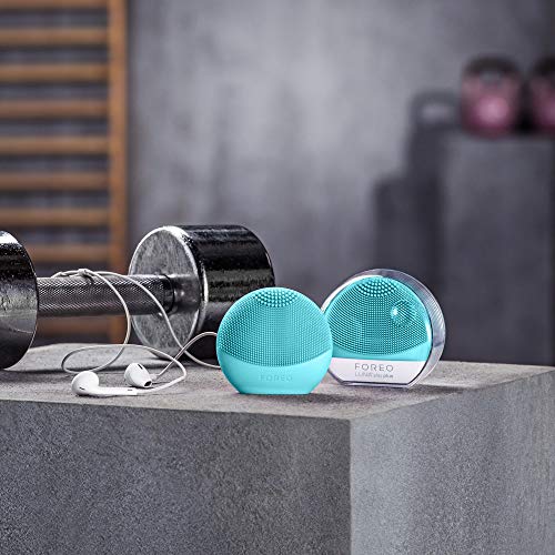 FOREO LUNA play plus: Portable Facial Cleansing Brush, Mint
