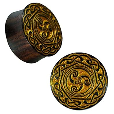 Plug Holz braun Lasergravur goldfarben Triskele Kranz Ringe Tribal Piercing