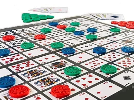Sequence Juego de Mesa, Sequence Game, Juego de Mesa Estrategia Familiar - Juego de Cartas con Tablero Plegable,104 Cartas + 135 Monedas de Juego, para 2-12 Jugadores (Versión Inglesa) (Blanco)