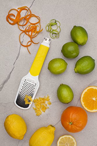 Microplane Ultimate 3-in-1 Citrus Tool 34620 , Yellow - Thumbnail 2