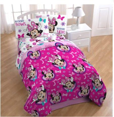 Amazon Com Disney Minnie Mouse 4 Piece Twin Bedding Set With Bonus Tote Home Kitchen