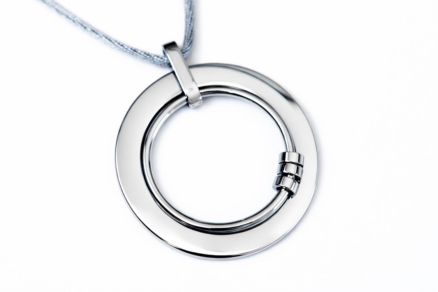 Yummikeys Breastfeeding Necklace for Mum – Stainless Steel Nursing Accessory for Fidgety Babies, Stops Pinching & Twiddling, Sensory Feeding Aid for Breast & Bottle Feeding (UK Designed)