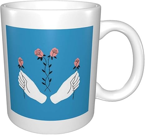 Amazon Co Jp 花を持っている手 マグカップ コーヒーカップ カップ プリント パッケージ入り 個性 使いやすい 330ml おしゃれ 耐熱 繰り返し使用 仕事用 贈り物 ギフト プレゼント 食器 グッズ ホーム キッチン