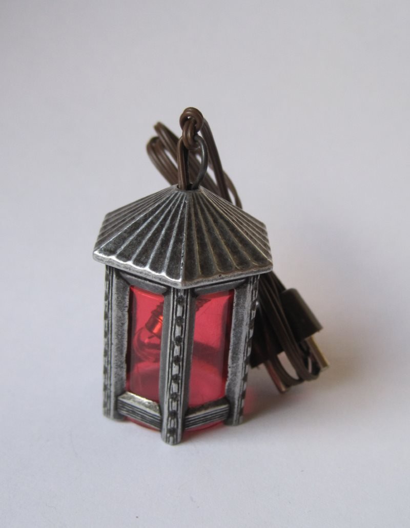 Rulke Rulke020450 Red 8-Square Lantern Tin (Large)