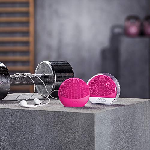 FOREO LUNA play plus Portable Facial Cleansing Brush, Fuchsia