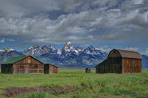 Grand Teton National Park: Mormon Row - Thomas Murphy Barn and Farm House - Grand Teton Mountains