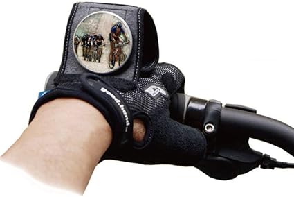 muñeca que monta bicicleta