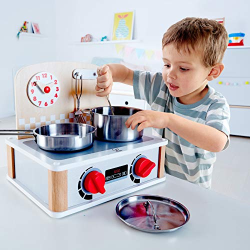 Hape 2-in-1 Küchen- & Grill-Set von Hape| Fantasiespiel Realistisches Rollenspiel Küchenset für Kinder – Bild 4