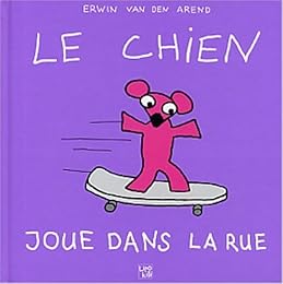 Le  chien joue dans la rue