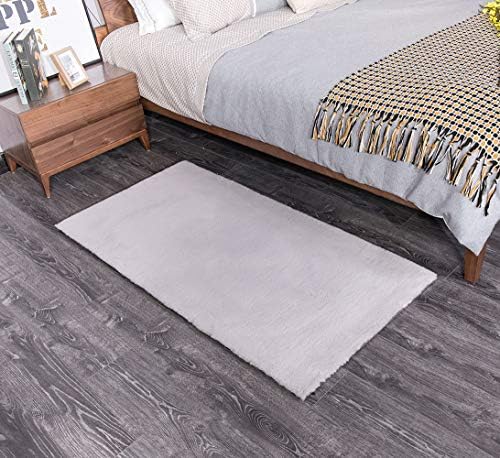 Rebacco Handmade Faux Fur Rug Rabbit Fur Style Anti-Skid Shag Area Rugs, Safe and Hypoallergenic Rugs for Home Decoration (2'3" x 4'7", Odor-Free, Silver Grey)
