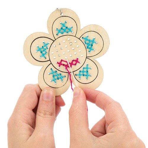 Baker Ross Ltd Wooden Flower Cross Stitch Keyring Kits for Beginners (Pack of 5) Embroidery Set with Thread for Kids