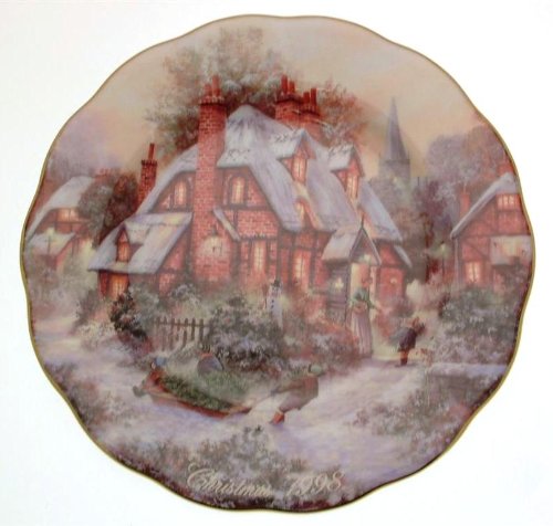 Royal Doulton Fir Tree Cottage Annual Christmas Collection Richard Wybrow 1998 HJ87
