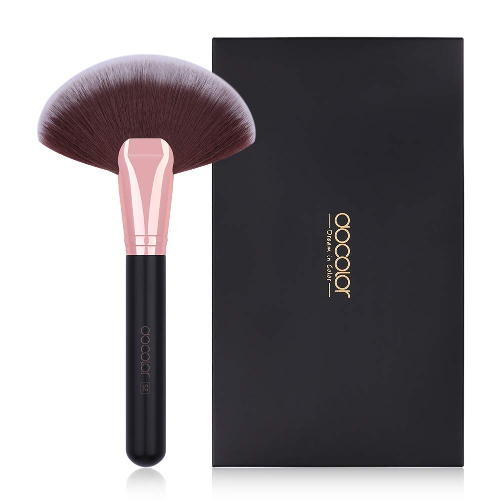 Photo 1 of Docolor Fan Brush Finishing Powder Brush Multi-use Brush For Face and body Professional Highlighting Blush powder Bronzer Cheekbones Make Up Brushes Perfect For Spray Tan Powder Synthetic Hair Soft