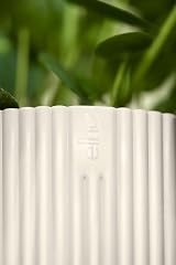 elho Vibes Fold Round 16 Flower Pot 100% Recycled Plastic White Ø16.1xH14.8 cm view 7