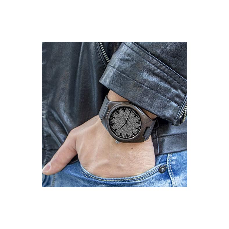 Gravierte hölzerne Uhr für Männer, natürliche hölzerne Groomsmen Uhr