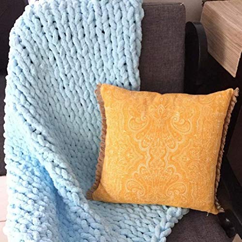 GY Chunky Knit Throw Blanket PomPoms Handwoven Breathable