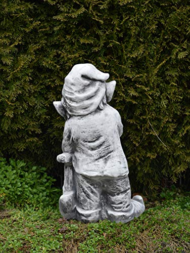 gartendekoparadies.de Gnom Macht den Garten schön, Steinfigur Wichtel, H. 46 cm, 15 kg, Grau, frostsicher aus Steinguss für Außenbereich – Bild 5
