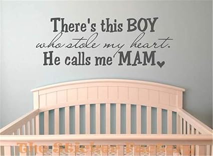 Adesivo Murale Wall Stickers Frase Citazione Adesivi Murali Decorazione C E Questo Ragazzo Che Ha Rubato Il Mio Cuore Mi Chiama Mam Per La Scuola Materna Amazon It Fai Da Te