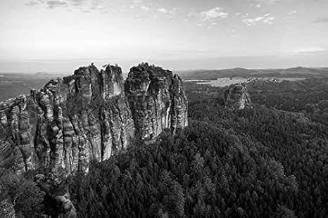 Amazon 黒と白 アート印刷 キャンバス壁紙 壮観な風景 岩の山 崖 緑豊かな木々 部屋飾り背景絵画 キャンバス写真 壁紙ポスター はがせるシール式 写真 絵画 壁飾り 60cmx40cm ウォールステッカー オンライン通販