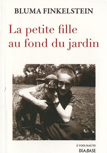La  petite fille au fond du jardin