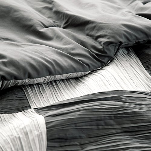 Black and White King size 102x90 Bedding Comforter Chessboard Pattern Down Alternative with Pleat Surface and Grey Reverse Side by Bedsure