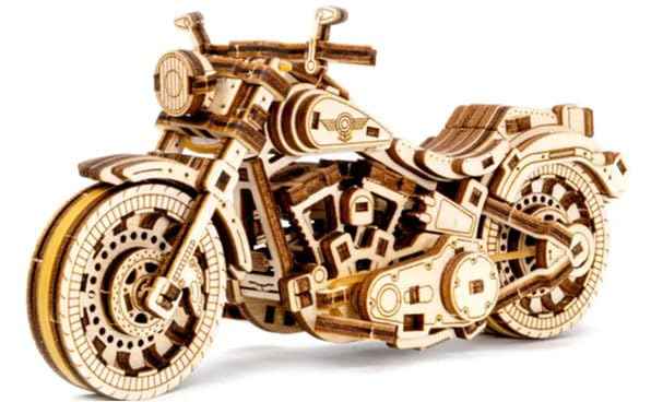 Revell Tiny Adventures Cruiser VTwin I Authentisches Motorradmodell I Rückzugsmechanismus für dynamische Bewegung I Gummibandmotor für Vorwärts und Rückwärtsfahrt I Modell aus Holz 2