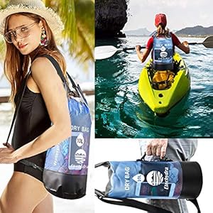 Schnorchelmasken 51IwaqsgbnL. SS300 MUTIFUNKTIONAL DRY BAG RUCKSACK BEUTEL - Halten Sie alles trocken zum Schwimmen, Bootfahren, Kajakfahren, Rafting und Angeln, aber auch für Outdoor-Aktivitäten wie Camping, Wandern, Skifahren und Radfahren. Dry Bag Wasserdichter Packsack ist ein idealer Begleiter für verschiedene Aktivitäten und Ausflüge, insbesondere Wassersport und Schneesport. Machen Sie sich keine Sorgen über Schlamm- oder Schmutzflecken, wischen Sie einfach ab oder spritzen Sie etwas Wasser ab!
PROTABLE DRY BAG & EINFACH ZU BENUTZEN- Der Etechydra-Wasserdichte Taschen Packsack verfügt über eine breite Öffnung für einfaches Packen. Der verstellbare Rollverschluss und die Schnellverschlussschnalle erleichtern das Verschließen Ihrer Ausrüstung innerhalb von Sekunden. Legen Sie einfach Ihre Ausrüstung hinein, rollen Sie 3 bis 5 Mal nach unten und schließen Sie die Schnalle an, um die Abdichtung zu vervollständigen. Zur bequemen Aufbewahrung bei Nichtgebrauch flach zusammenfalten.
LICHT & LANGLEBIGER SCHWIMMENDER RUCKSACK - Unsere Dry Bag 20L Rucksack besteht aus durchscheinendem PVC-Material. Das High-Tech-Material ist extrem langlebig, wasserdicht und pannensicher und ermöglicht es Ihnen, die benötigten Artikel schnell zu finden. Wir haben unten ein Spleißdesign verwendet, um den Beutel zu verdicken und zu verstärken, um seine Tragfähigkeit zu erhöhen. Die Packsäcke sind leicht und faltbar, sodass Sie sie problemlos überall hin mitnehmen können.