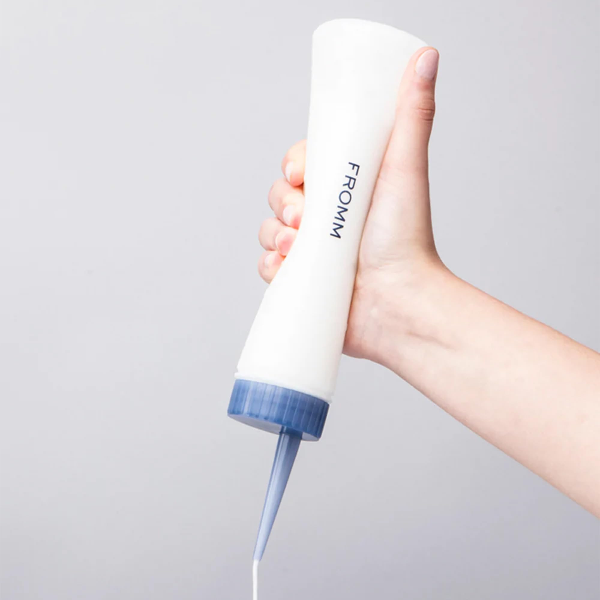 Fromm Color Studio Applicator Bottle, 10 oz, Precision Tip for Mixing and Applying Hair Color, Hair Dye, Toners, Hair Oil, Conditioners and Hair Treatments
