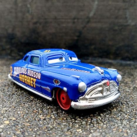 Amazon Co Jp Cyfc ディズニーピクサーカーズ3つのスタイルのおもちゃのために子供のライトニングマックィーン プラスチック製のおもちゃ車漫画のモデルクリスマスのギフト Color 13 ホーム キッチン