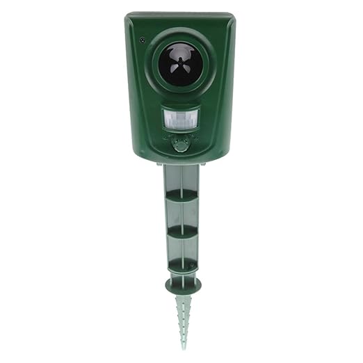 4PCS Ultrasonic Animal Control Pet Insect Wild Animal Repeller Outdoor Mouse Repeller for Scare Away Dog Cat Squirrel Rat Vole Raccoon Rodents Fox Mole Ant